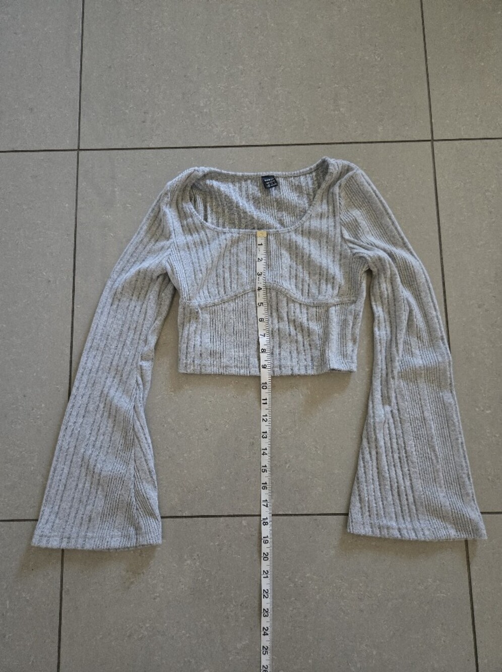 SHEIN Light Gray Ribbed Scoop Neck Long-Sleeve Crop Top